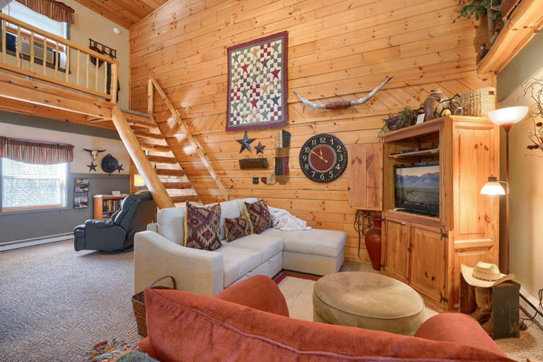 elwood loft hocking hills