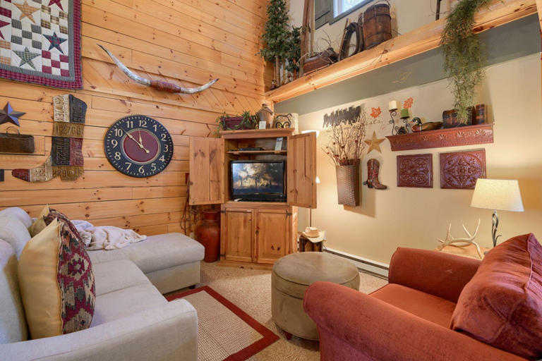 elwood loft hocking hills