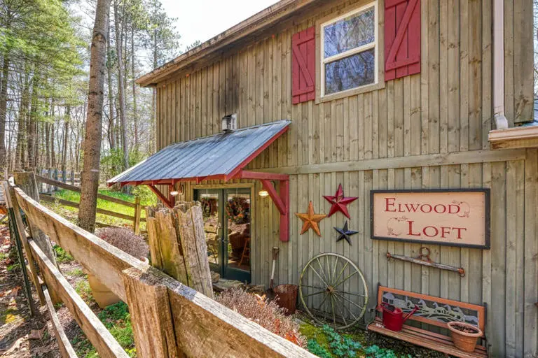 elwood loft hocking hills