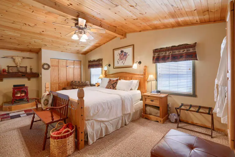 elwood loft hocking hills
