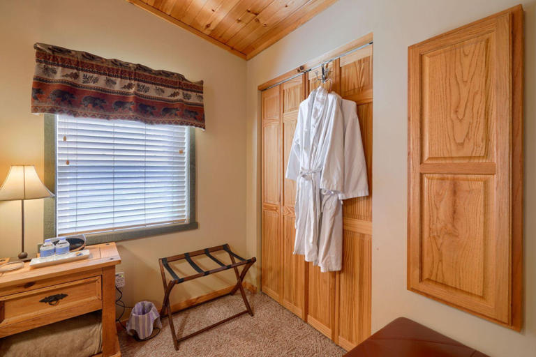 elwood loft hocking hills