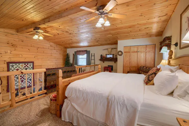elwood loft hocking hills