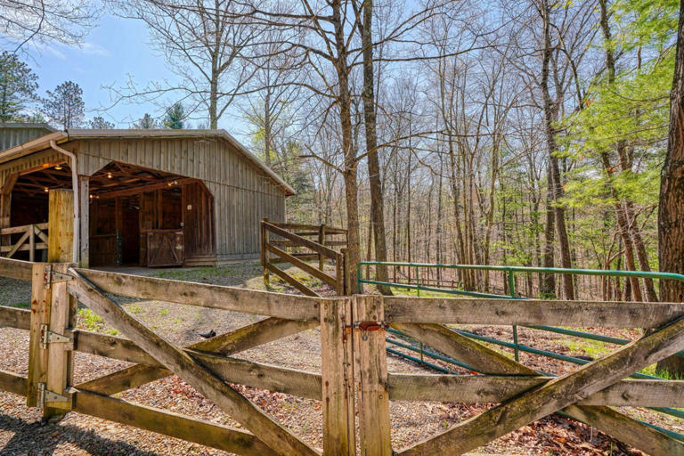 elwood loft hocking hills